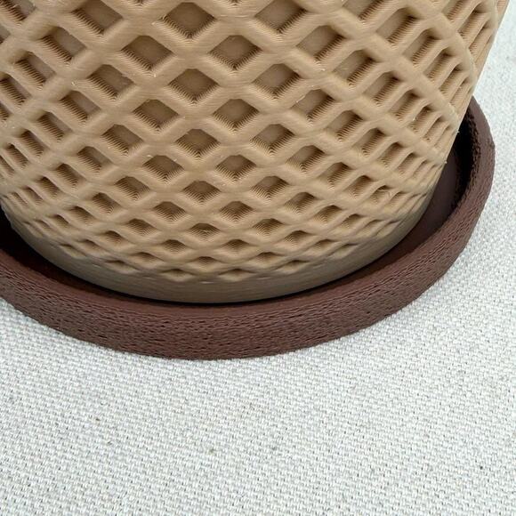 The Delta Planter, Indoor Flower Pot, Tabletop Planter, Lattice Pattern - Picture 4 of 9